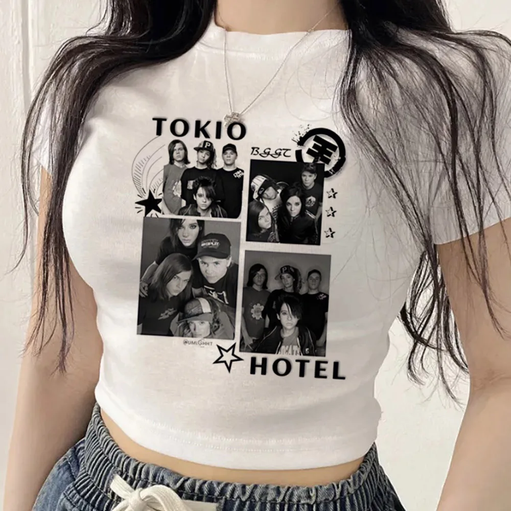Фото Футболка-кроп-топ Tokio Hotel для девушек в стиле Y2K, милый гранж, кавай, забавная футболка в стиле манга, аниме, готика, 2000-е №2