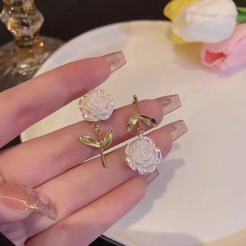 

White Rose Dream Vintage Sweet Small Design Sense Premium Light Luxury 2023 New Fashion Summer Delicate Cute Fairy Earrings