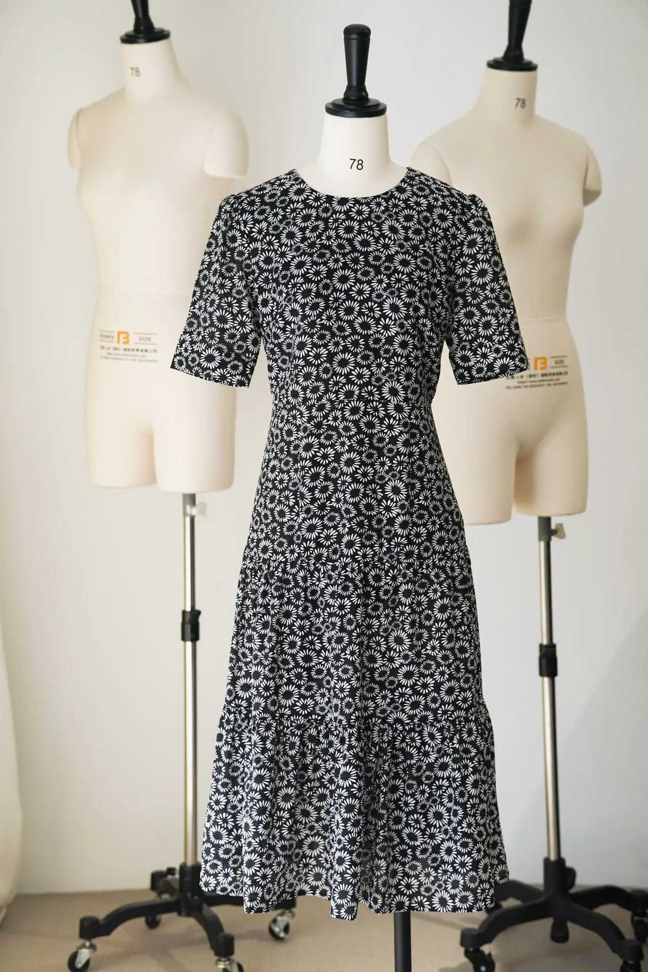 

2023 Floral Daisy Silk Dress