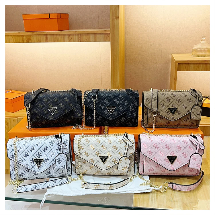 Сумка-мессенджер на плечо GUESS