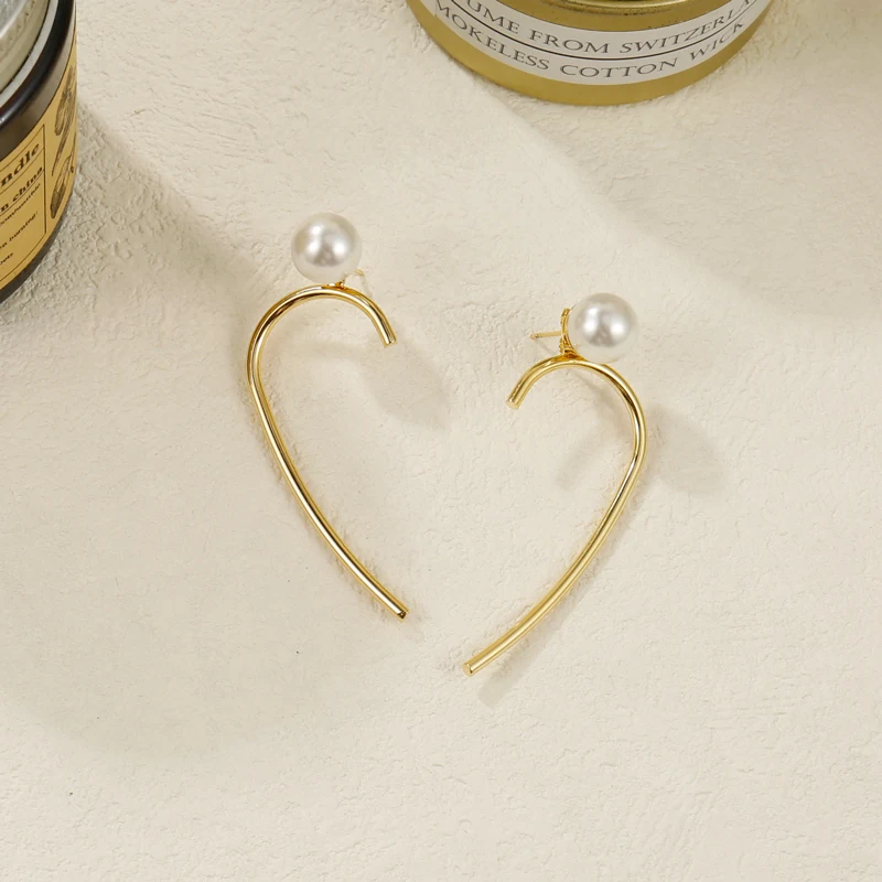 Креативные изогнутые металлические серьги Badu с французским жемчугом и