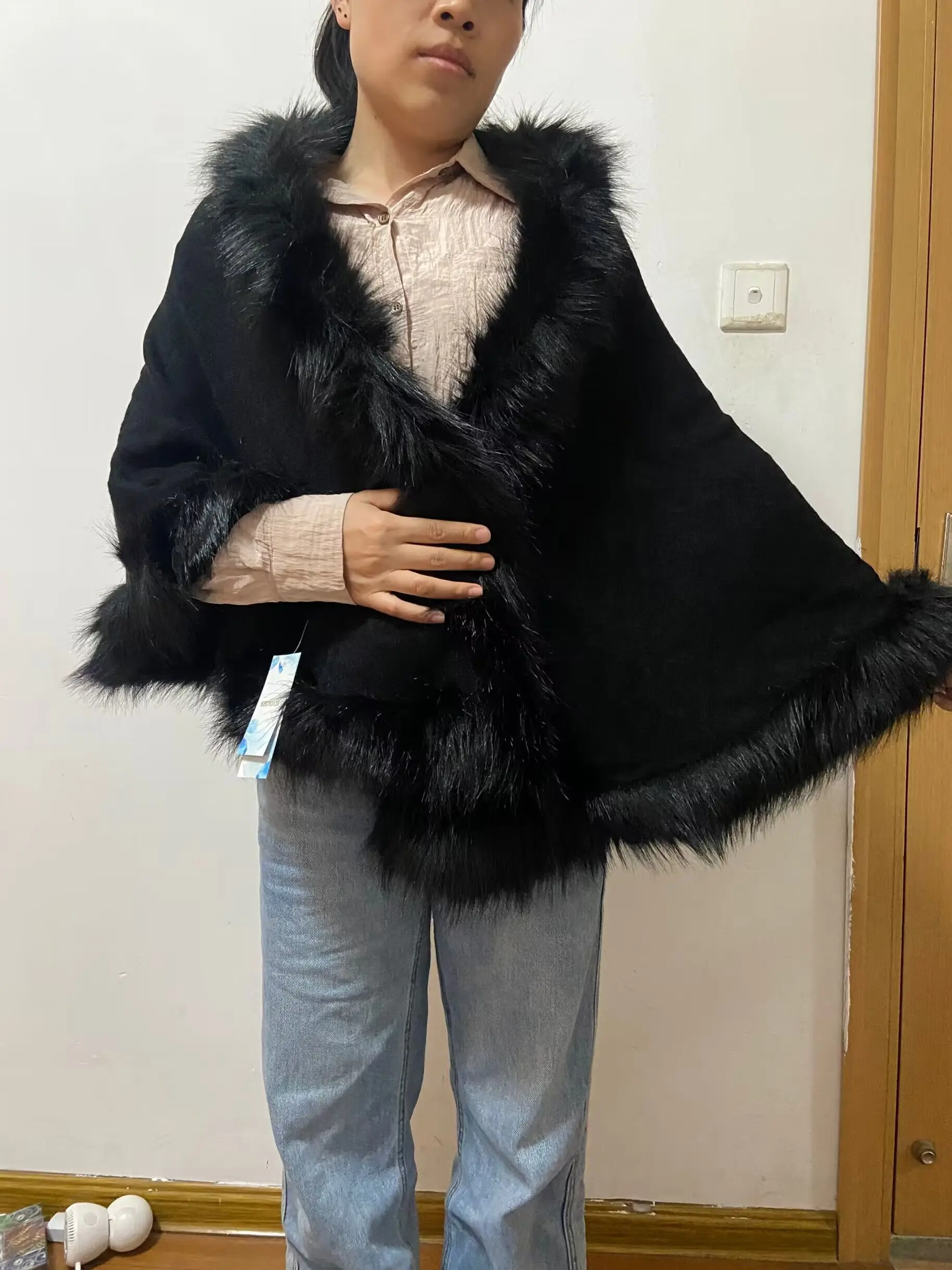 13 Colors Faux Fox Fur Collar Wool Cashmere Poncho Capes New Winter Women Black White Knitted Cardigan Loose Emboss Shawl Coat images - 6