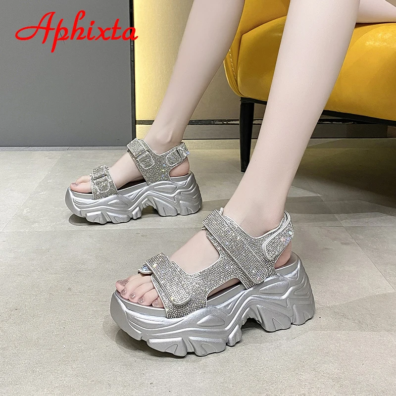 Женские Серебристые сандалии на платформе 8 см
