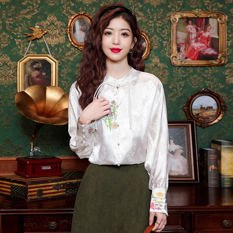 Женская шифоновая блузка с вышивкой длинным рукавом и воротником-стойкой модель