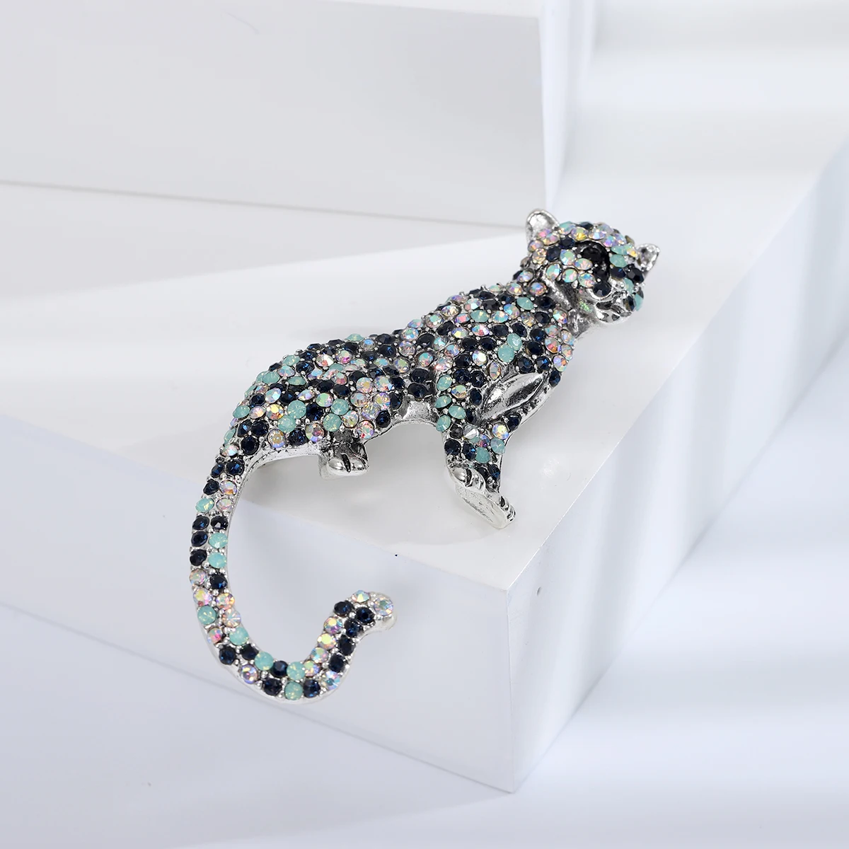 Ретро брошь леопардовый дизайн