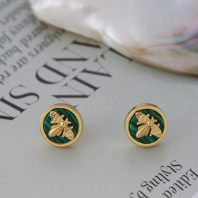 

Простые нежные серьги в стиле ретро для девушек