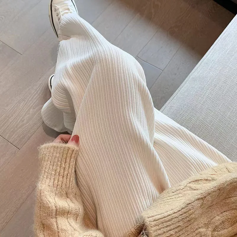 Широкие брюки из синели женские осенне-зимние 2024 новые свободные белые