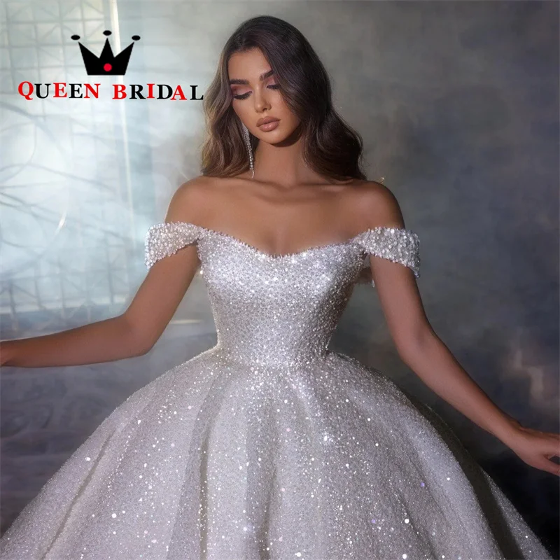 Рисунок 2 - Блестящий женский халат с длинным