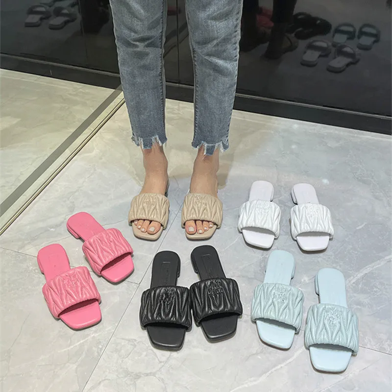Women's slippers 2023 summer new casual fashion pleated flat bottomed square head sandals, wearing beach slippers on the outside