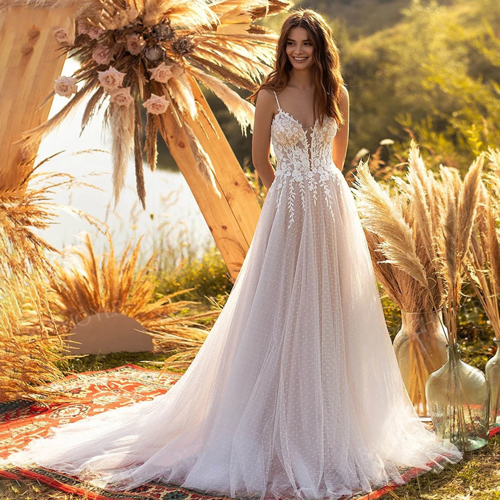 

Sexy V-neck A-line Wedding Dress Spaghetti Strap Boho Lace Bride Gown With Bow Backless Sleeveless Sweep Train vestido De Noiva