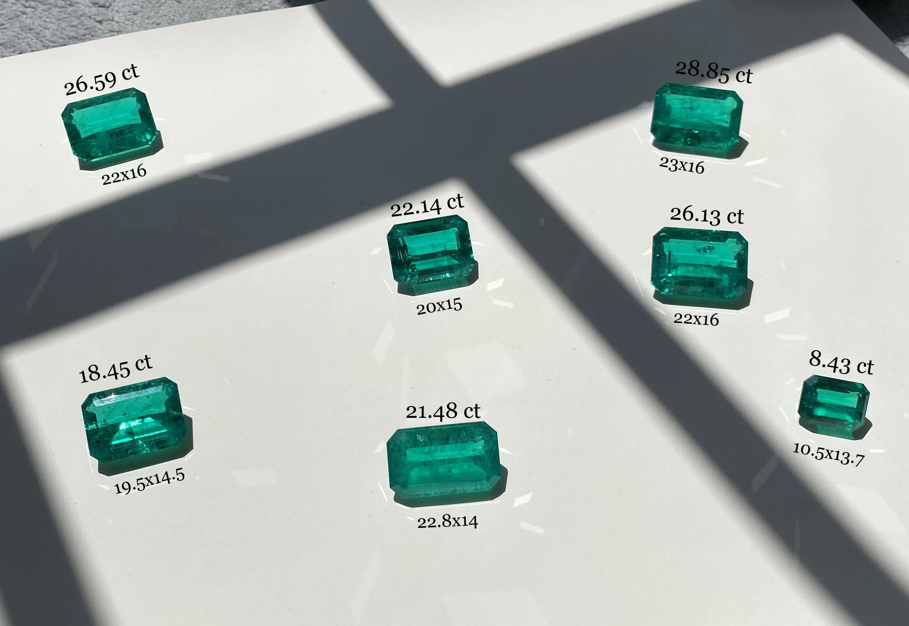 Ruihe заказной ярко-зеленый лабораторный Выращенный изумруд с красивыми уклонами и