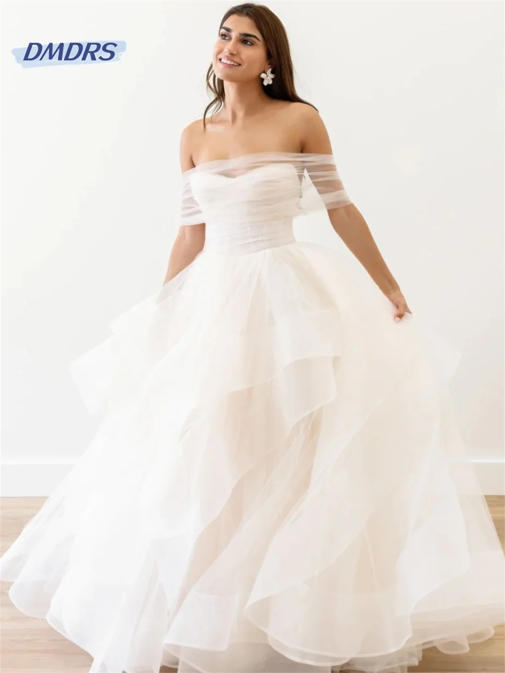 Женское свадебное платье до пола