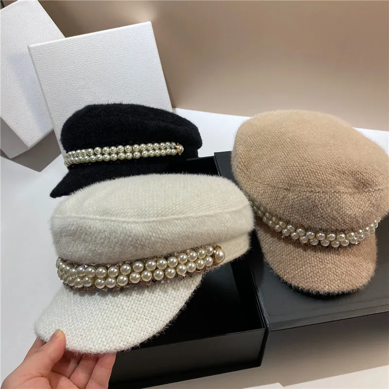 

202210-shi шикарная Прямая поставка зимняя модная женская восьмиугольная шапка с имитацией меха marten и пуговицами из жемчуга Женская шапка с козырьком