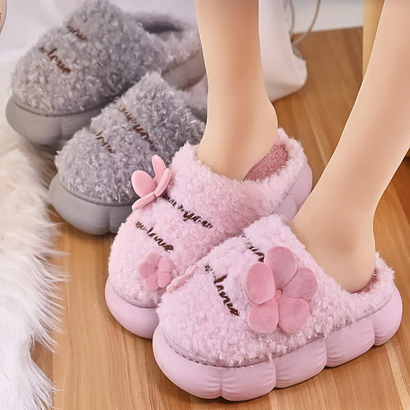 

Шлепанцы женские из ПУ кожи, на низком каблуке, с аппликацией