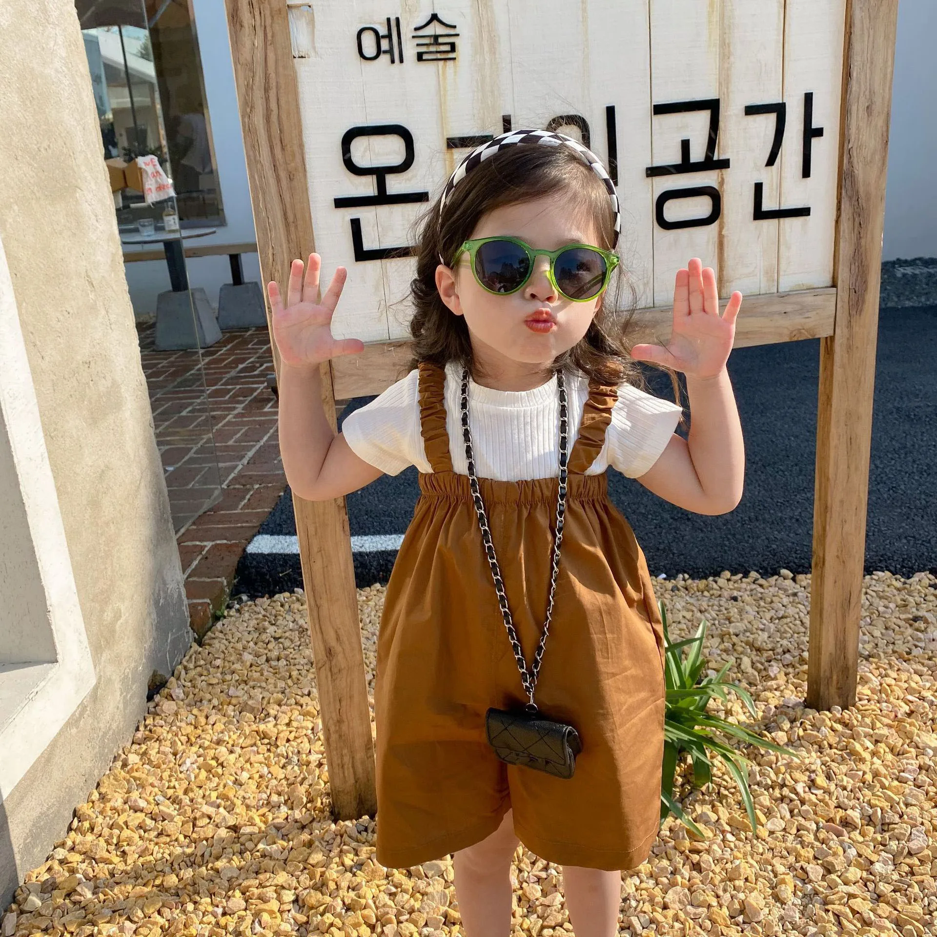 

Повседневный комбинезон на подтяжках в Корейском стиле для девочек, одежда, шорты, версия 2022, детский цельный костюм цвета хаки, летний детс...