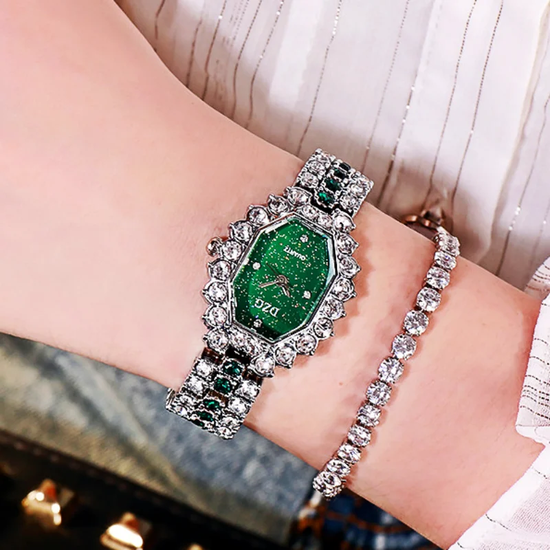 Full of Diamonds Niche Green Watch Plate Women Super Flash Light Luxury Square Watch Senior Sense of Fashion Temperament Watch enlarge