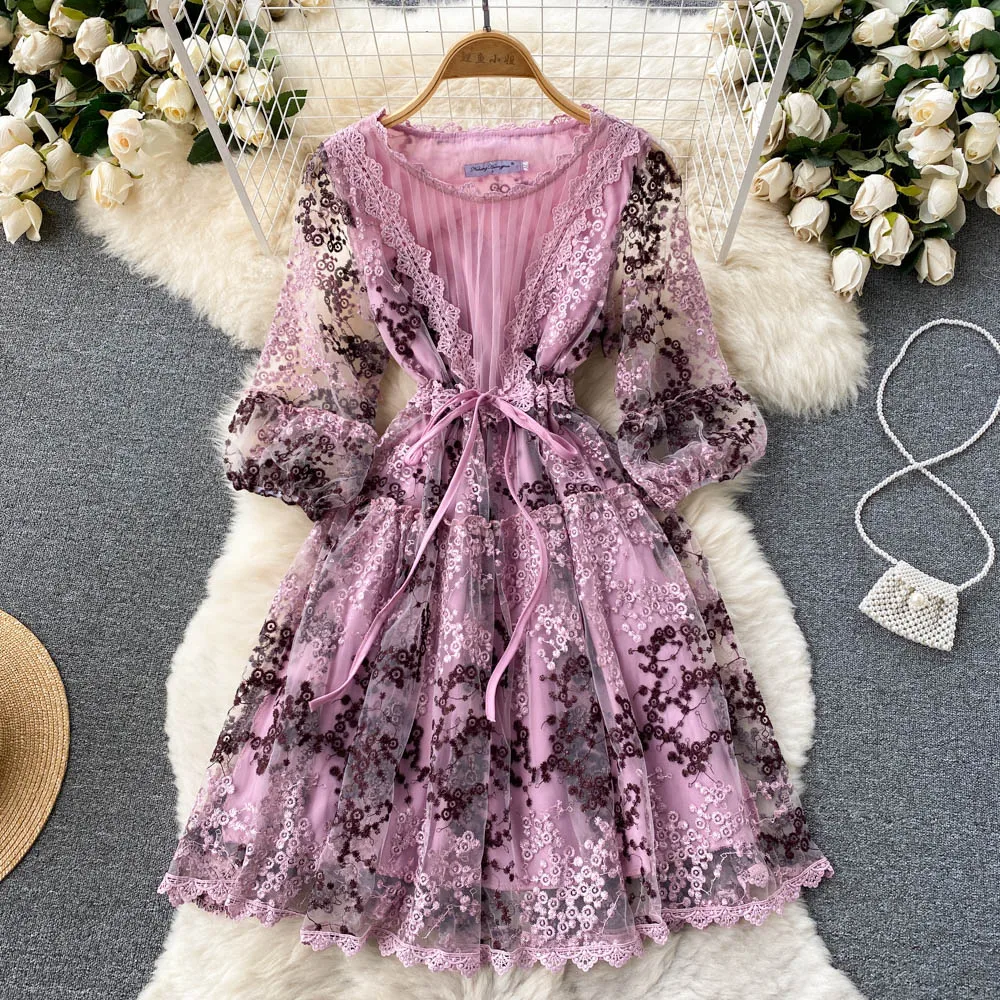 

2022 Spring And Summer New French Retro Lace Mesh Heavy Embroidery High-end Fashion Temperament Mid-length Round Neck Dress