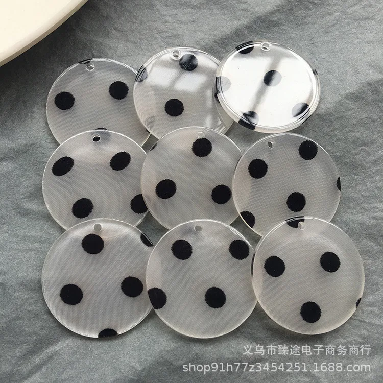 

Круглые серьги в черный и белый горошек, 5 шт.