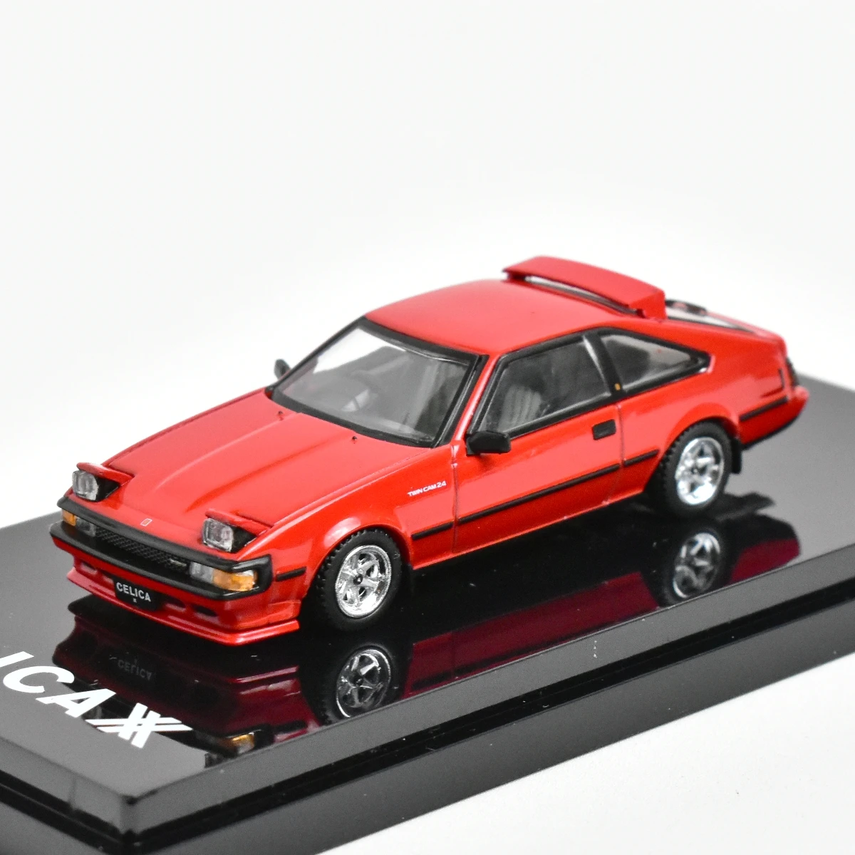 Фото Коллекционная модель автомобиля HJ Hobby Japan 1:64 Celica, литая под давлением, для демонстрации №1