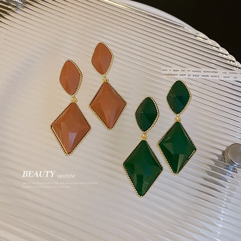 

Minar French Coffee Green Color Rhombus Dangle Earrings for Women Geometrical Arcylic Hanging Drop Earrings Bijoux Femme 2022