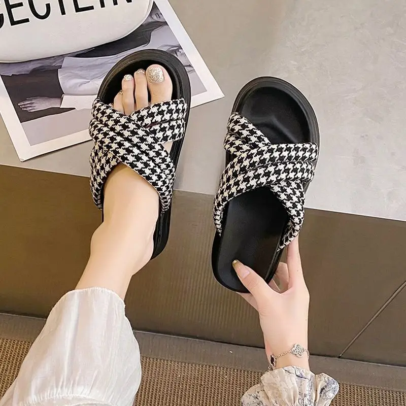 

In the summer of 2023, the new casual cross anti-slip sandals women's shoes