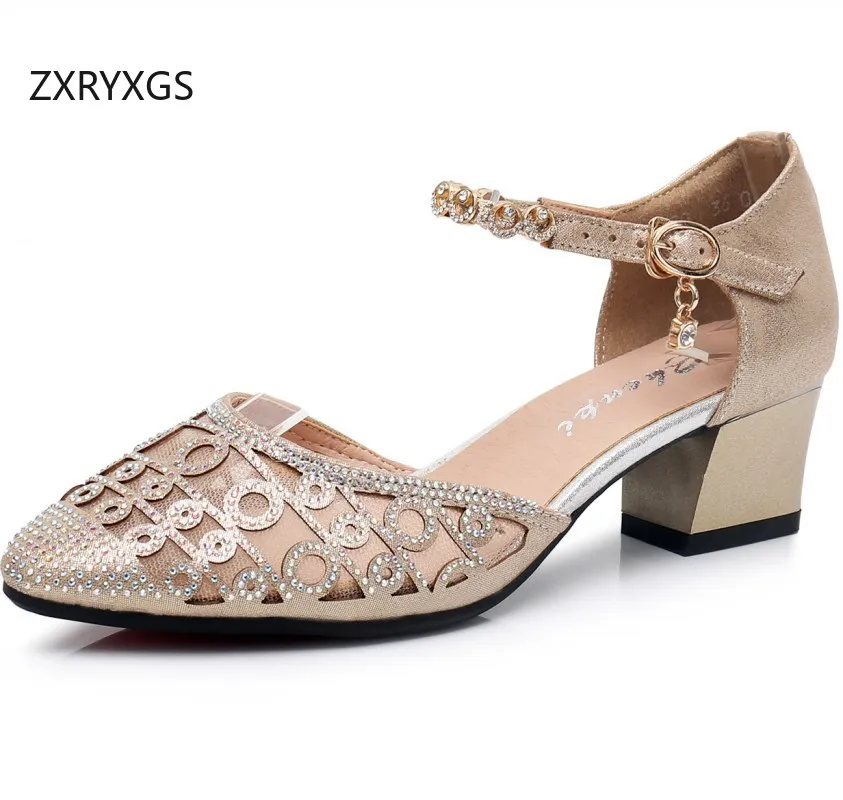 Фото Модные женские сандалии ZXRYXGS из микрофибры с сеткой и стразами, коллекция Лето 2026, на среднем каблуке, большие размеры, для банкетов №3