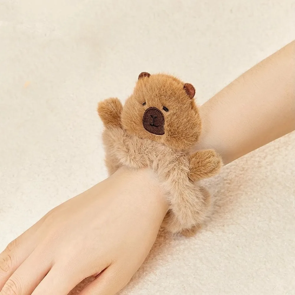 Плюшевые заколки-крабы капибара розовый коричневый