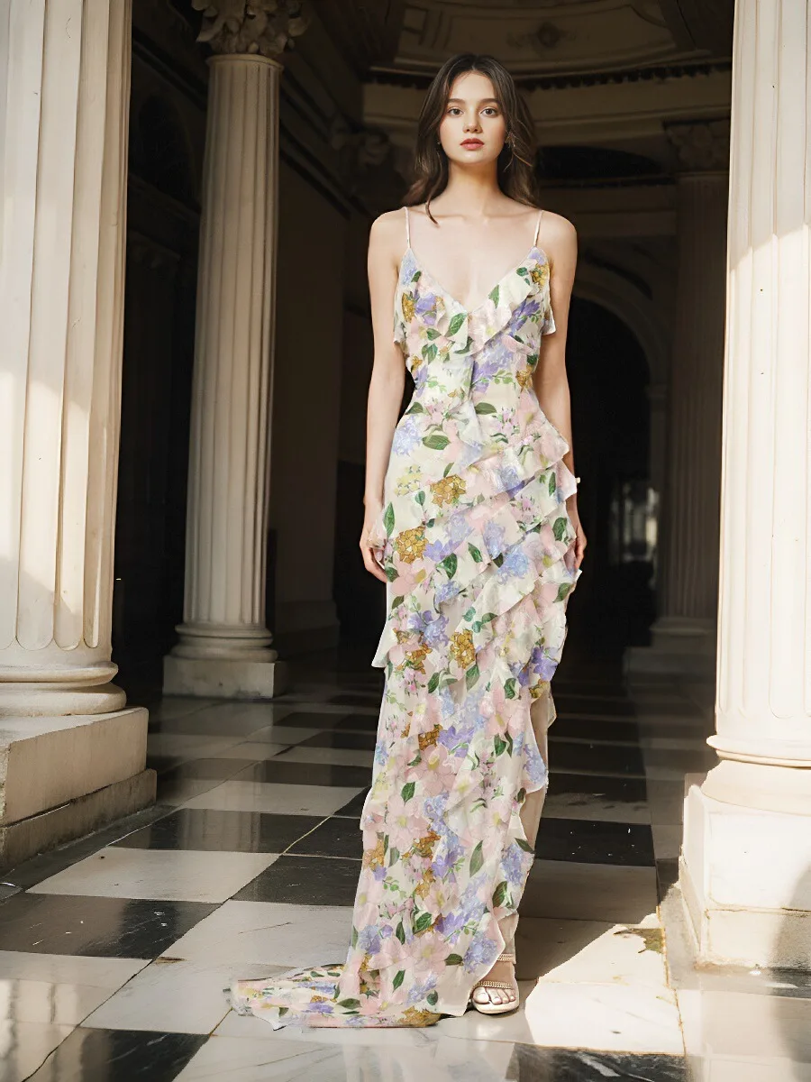 Женское платье с цветочным принтом оборками и V-образным вырезом