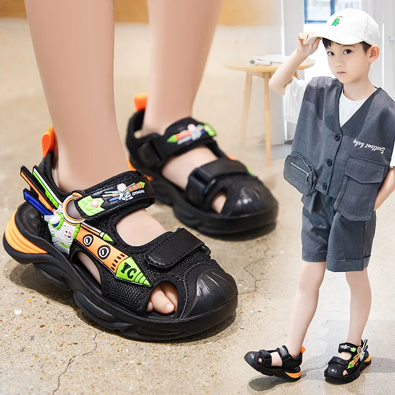 

2022 Kids boys Sandals Soft Cartoon Sandals Lightweight Fashion Teenager Shoes Comfortable Non-Slip Leather Children Sandals