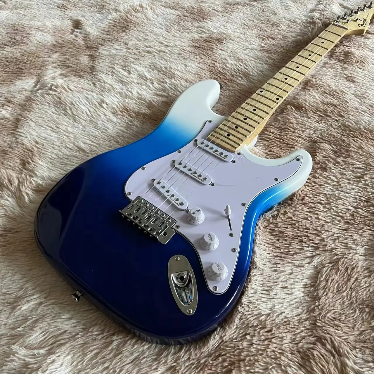 

Electric Guitar Blue color 6 stings guitar Maple fingerboard