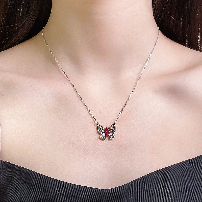 

Sterling Silver Butterfly Necklace Female Niche Design Emerald Gem Gentle Wind Collarbone Chain Ruby Hollow Simple Necklace