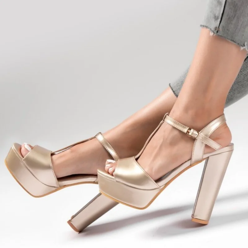

2023 Summer New Solid Color Hollow High Heels Thick Bottom Buckle Open Toe Sexy Wedding Dress Banquet Anti-slip High Heels