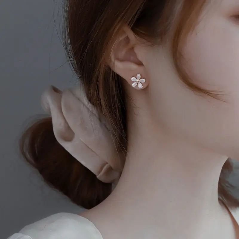 

Disney S925Silver Needle Romantic Small Flower Ear Studs Refined Zircon All-Match Flowers Mini Fresh Earrings for Women