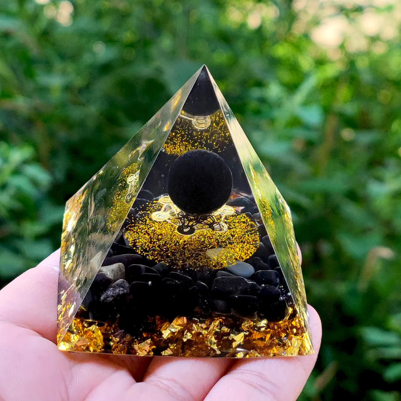 

Ornaments Augen Pyramid Natural Crystal Rubble Augen Energy Tower Obsidian Ball Crystal natural stones and minerals