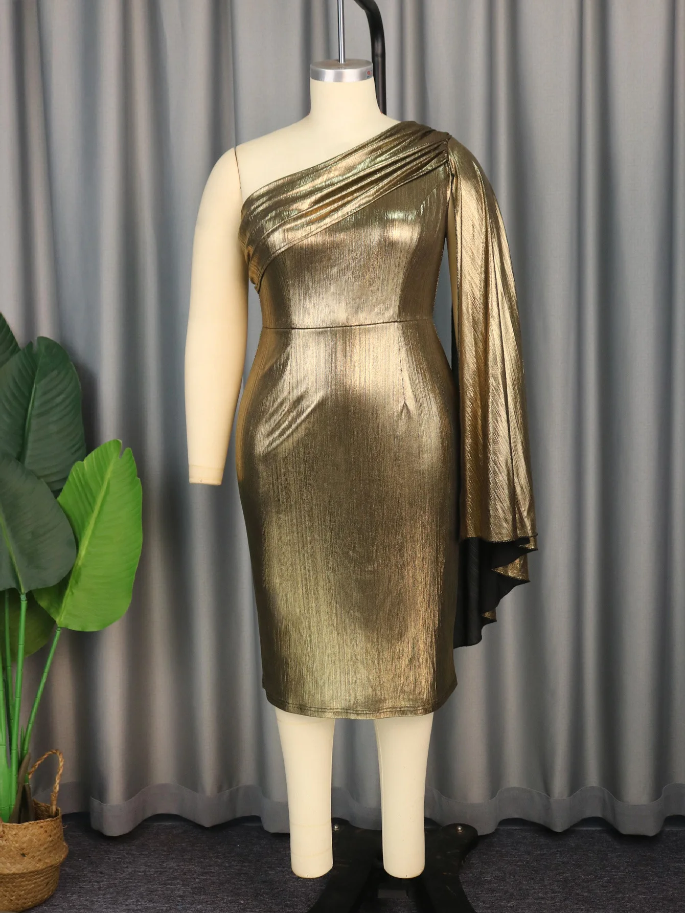 Plus Size Women Party Dress One Shoulder Gold Elegant Pretty Cloth Female Luxury Midi Gown 2023 Summer Evening New In Dress