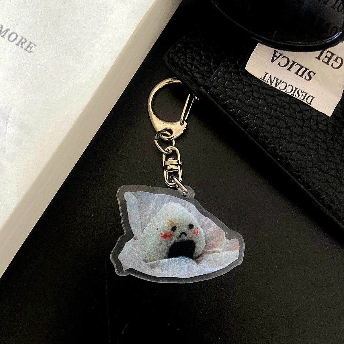 

Милый тост брелок из акрила MMZBHA 2022111102