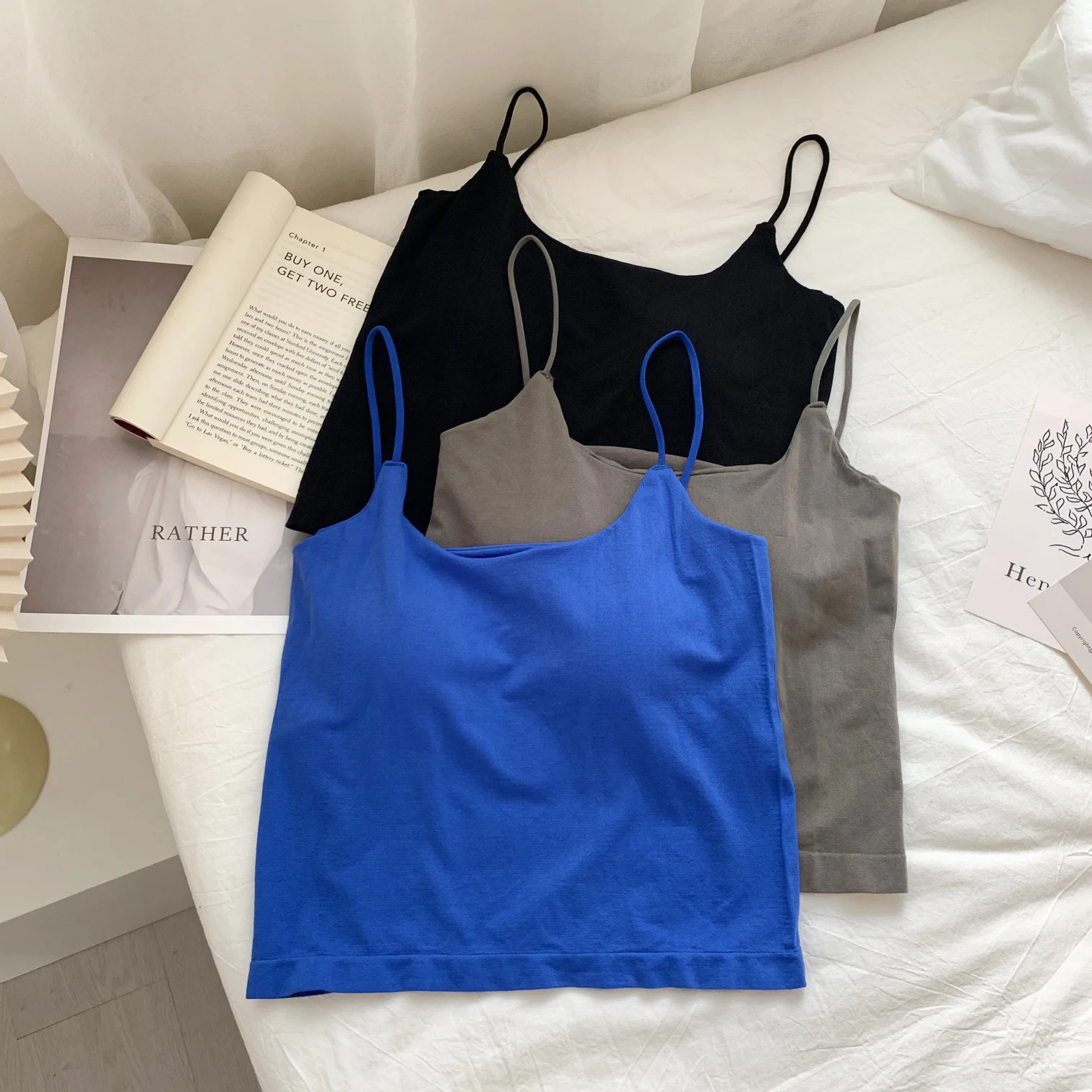 HELIAR Женские базовые Топы на тонких бретельках без рукавов, тонкий топ на бретелях, повседневные топы без рукавов для женщин, лето 2023 HELIAR Женские базовые Топы на тонких бретельках без рукавов, тонкий топ на бретелях, повседневные топы без рукавов для женщин, лето 2023