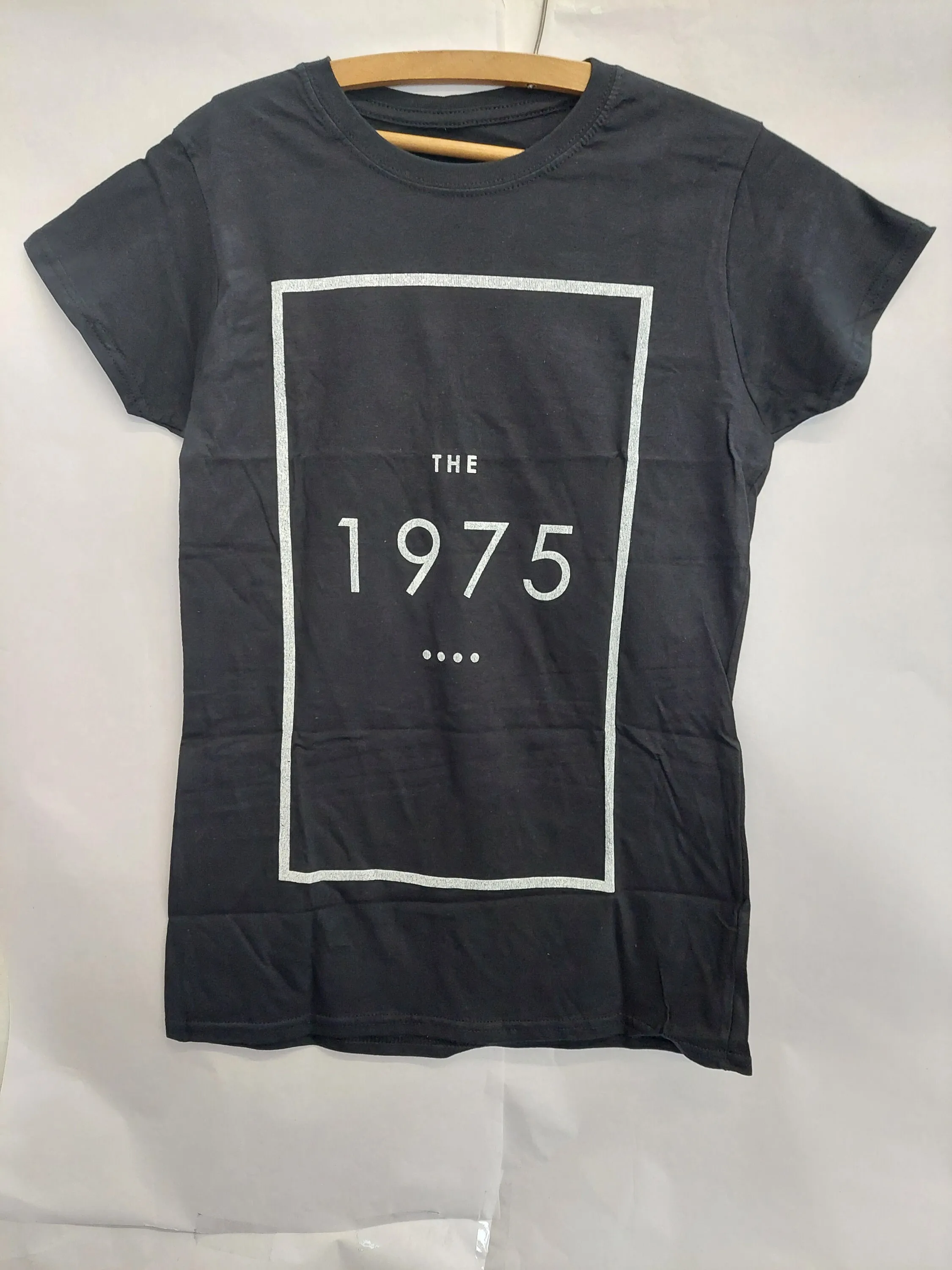 Женская 1975 Оригинальная футболка с логотипом