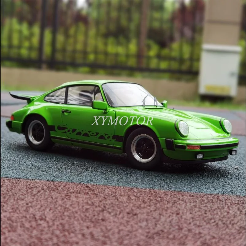 

Solido 1/18 For Porsche 911 930 3.0 Carrera Metal Diecast Car Model toys Hobby Gifts Green Collection Ornaments Display