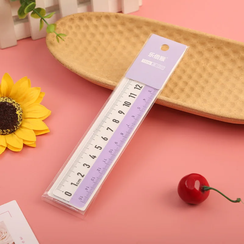 

Пластиковая линейка 15 см