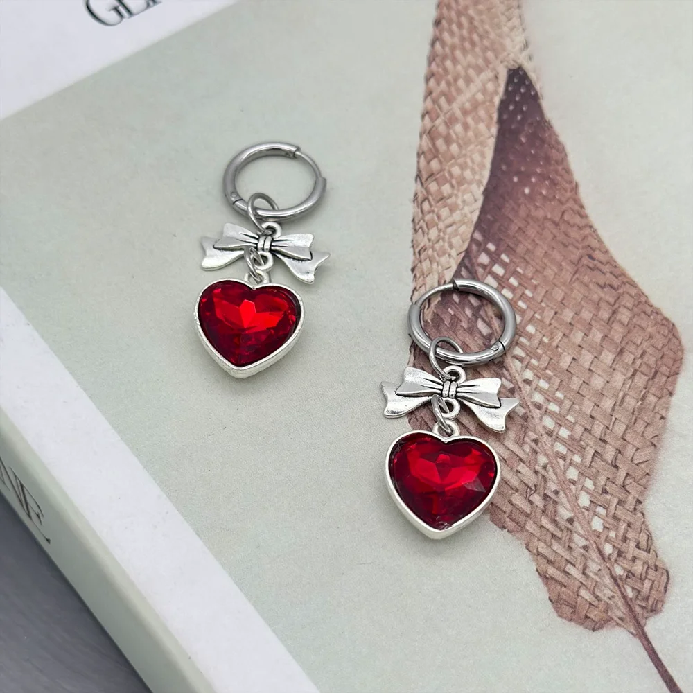 Женские висячие серьги с красным сердцем и кристаллом
