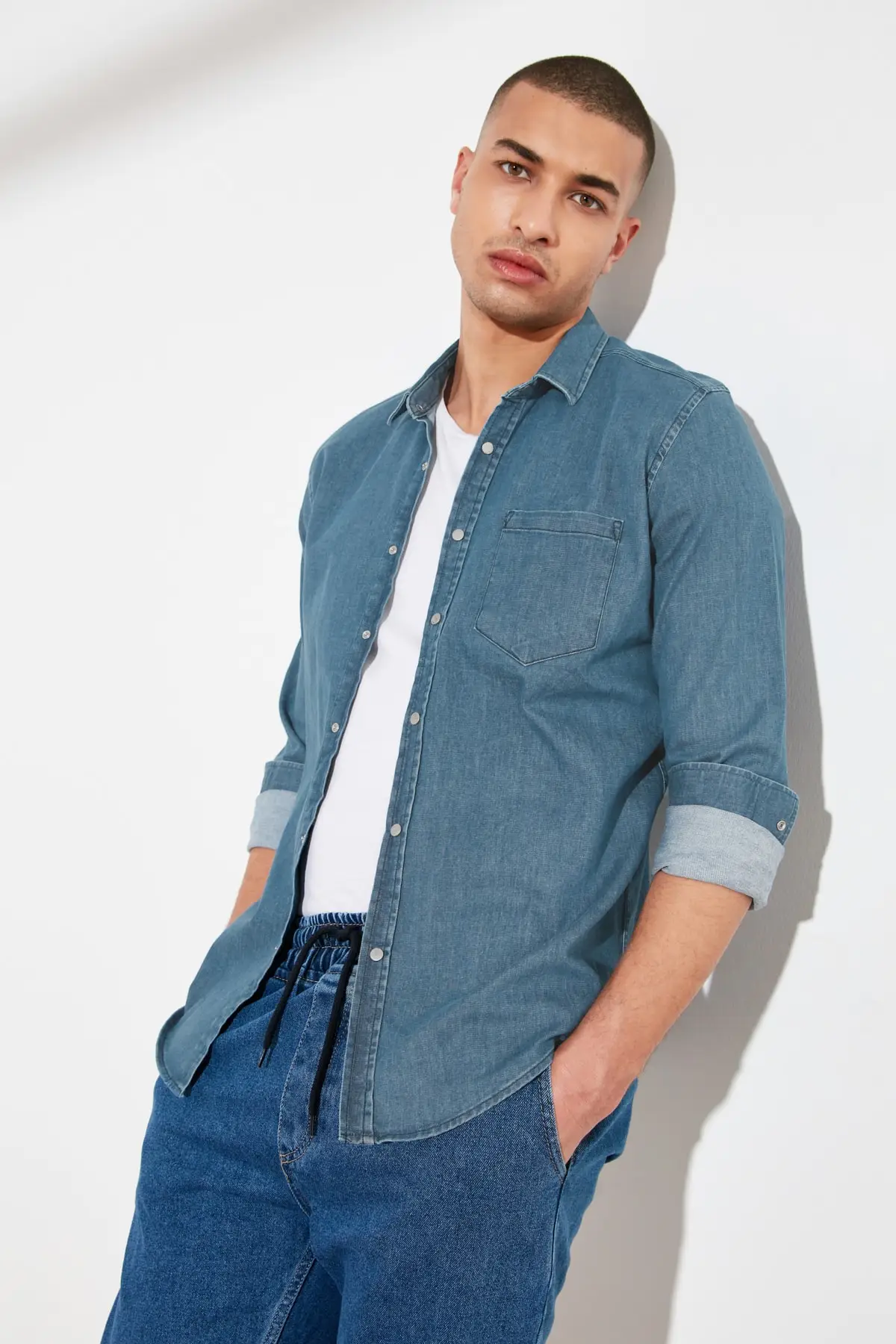 

Trendyol Men Denim Slim Fit One Patch Pockets Long Sleeve Shirt TMNSS21GO0234