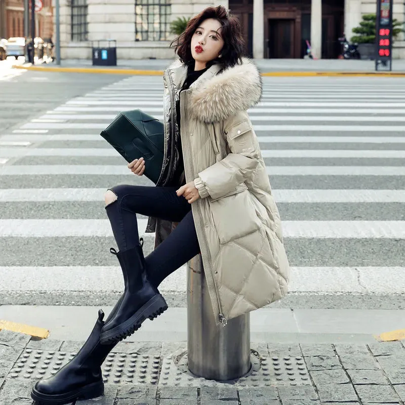 Женский зимний пуховик с капюшоном мехом енота |