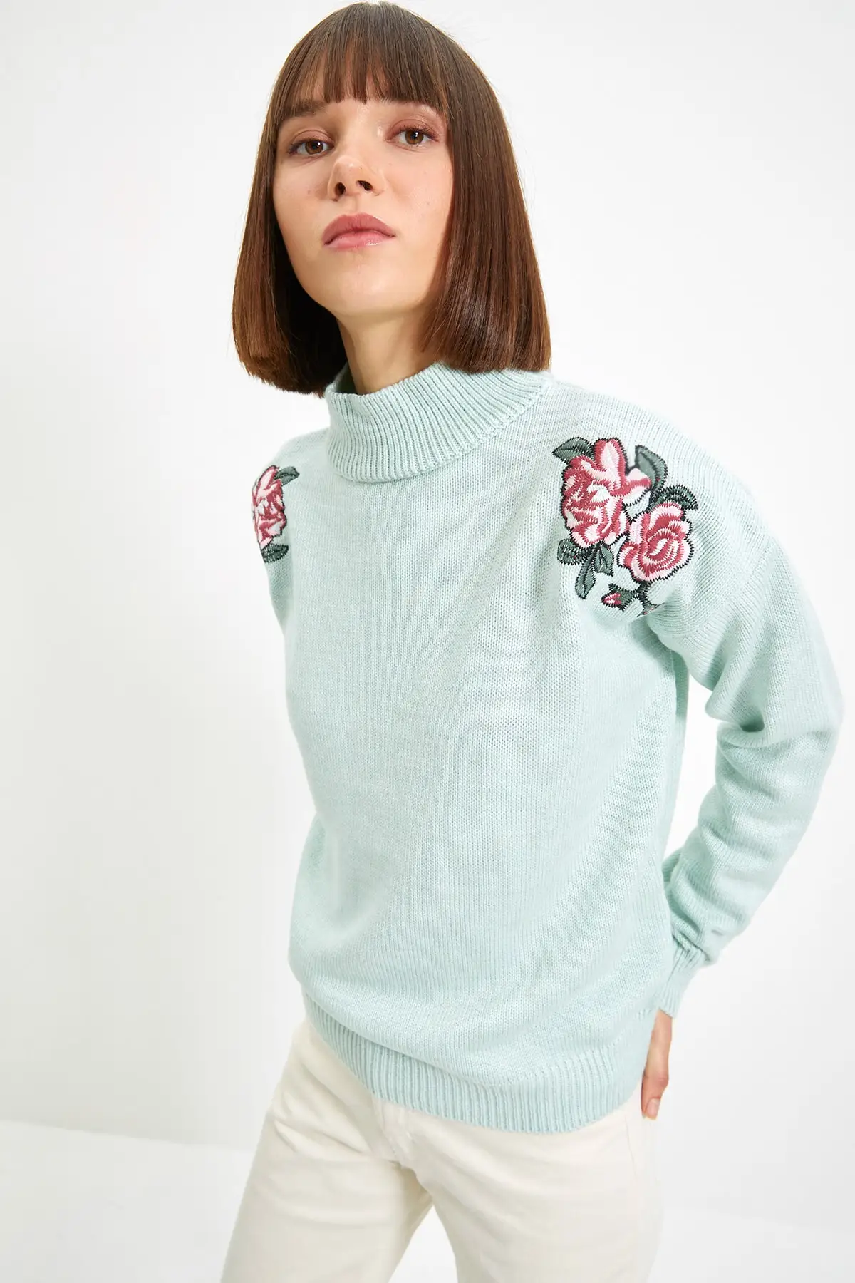 

Trendyol Embroidery Detail Knitwear Sweater TWOAW22KZ1710