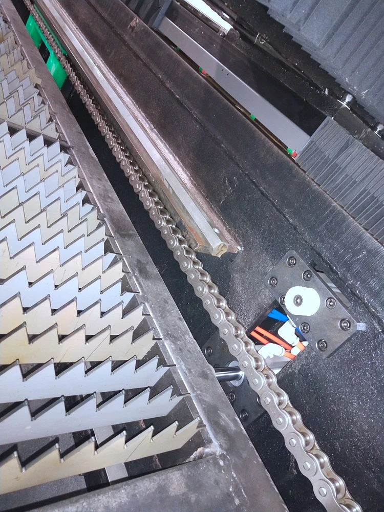 Китайская фабрика машина для лазерной резки металлических волокон с мобильным