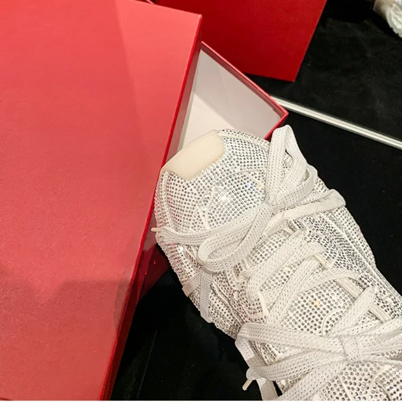 Кроссовки женские на платформе со шнуровкой и вулканизированной подошвой