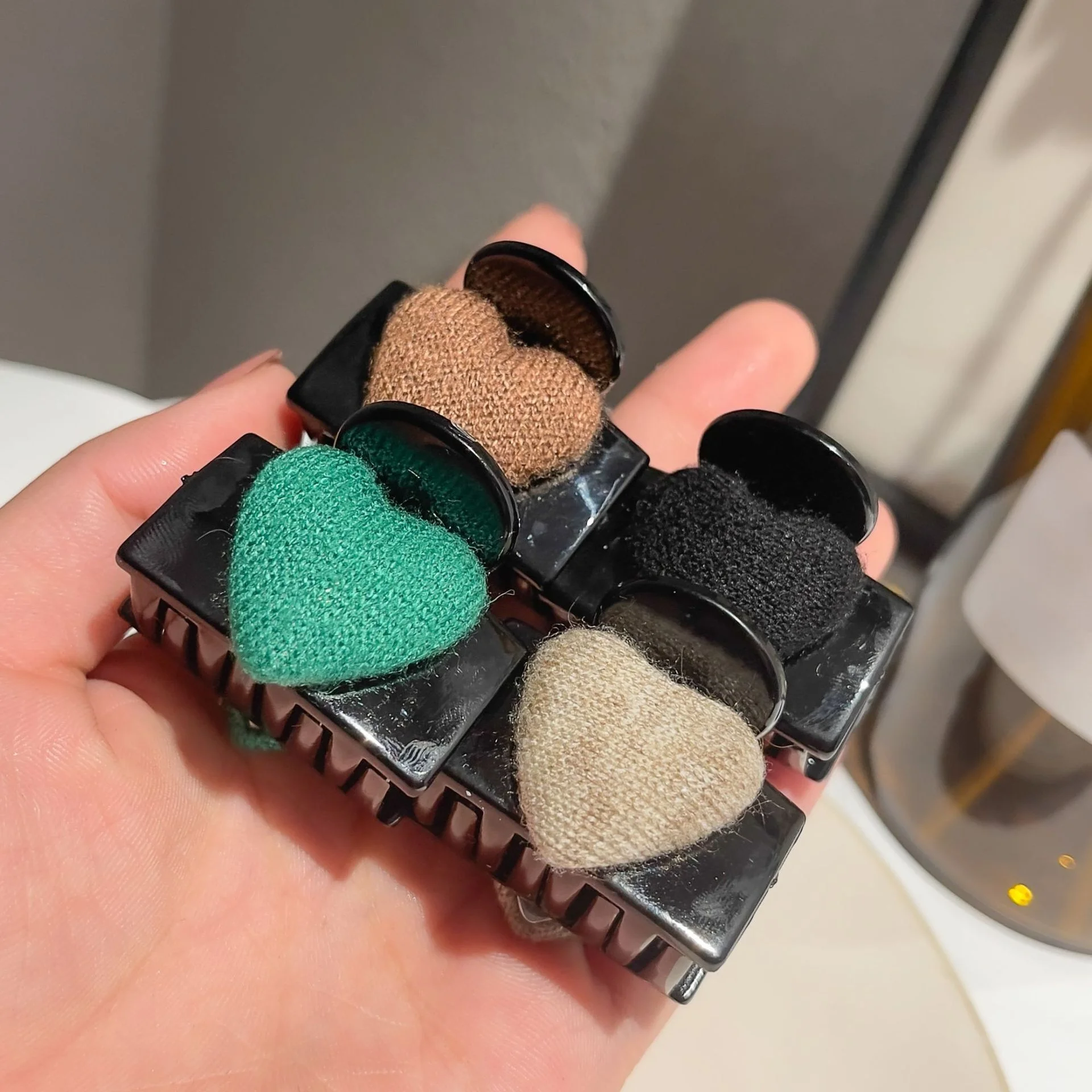 

Autumn Winter Mini Hair Claw Knitted Love Heart Shape Catch Clips Sweet Cute Shark Clip Temperament Female Hair Accessories