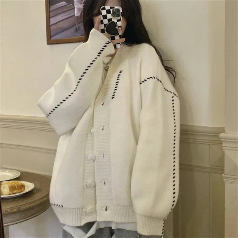 

Женский вязаный кардиган на пуговицах, черный или белый Свободный кардиган с V-образным вырезом, верхняя одежда в Корейском стиле на осень и ...