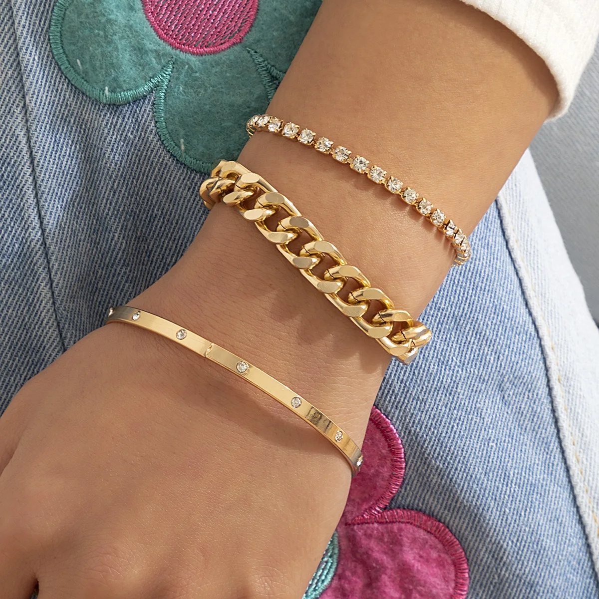 Браслет-цепочка женский геометрический золотистый с жемчугом