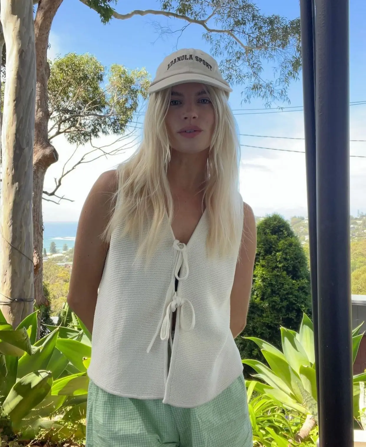 Женская майка в рубчик с повязками вязаный жилет пуговицы спереди полоску